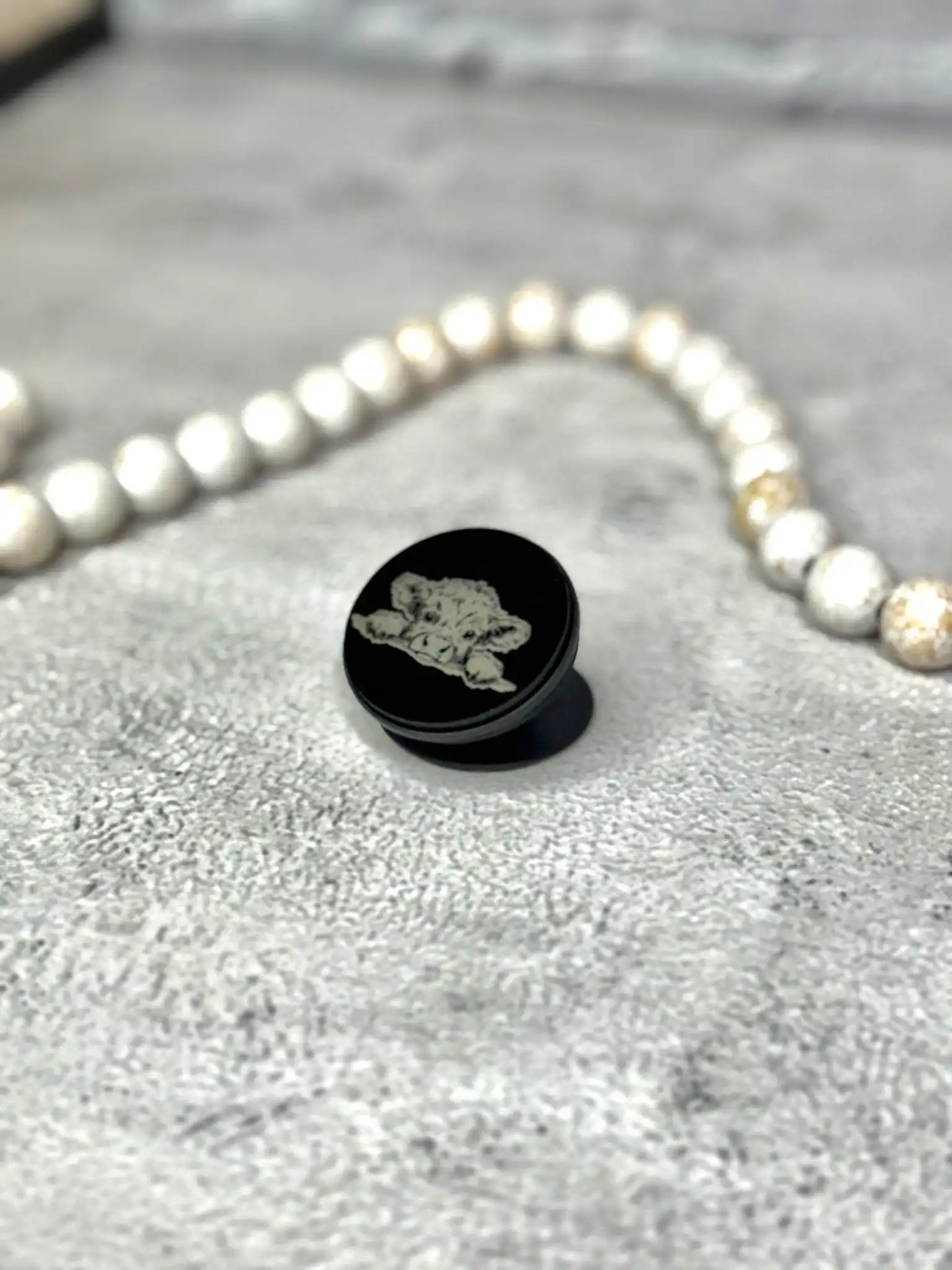 Peeking Cow Phone Grip - Rustic Aura
